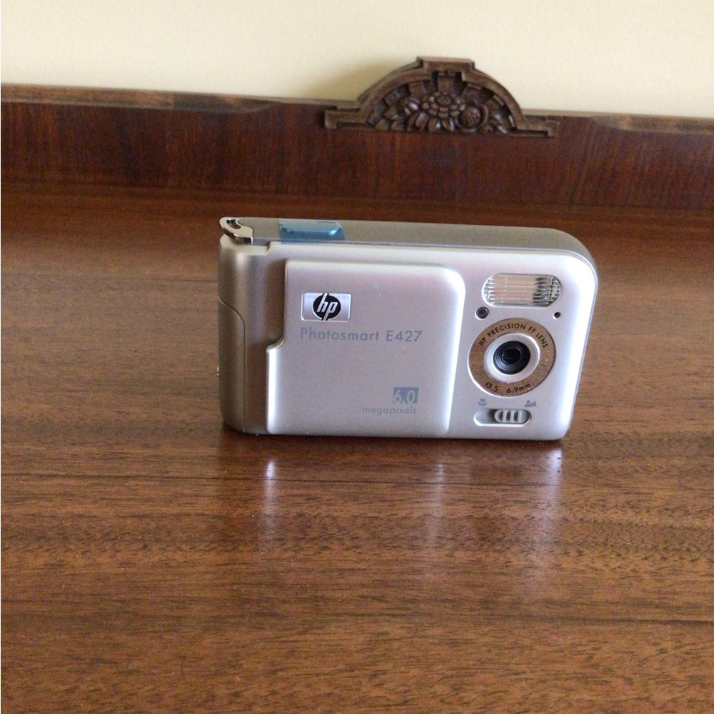 HP Photosmart E427 Silver Point-and-Shoot Digital Camera